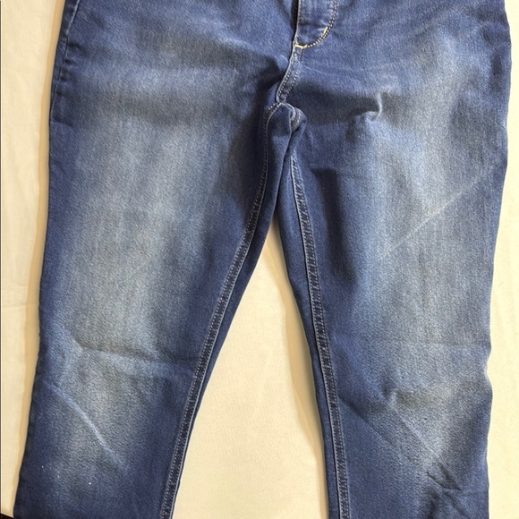 Lee Blue Relaxed Fit Jeans with Subtle Fading - Picture 2 of 9